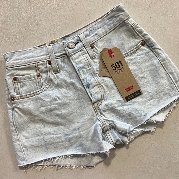 Levi's Women’s 501 High-Rise Shorts in Scribble Down - Picture 3 of 10